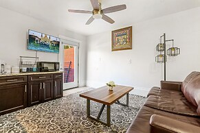 Downtown Spacious Suites by Hosteeva