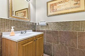 Downtown Spacious Suites by Hosteeva