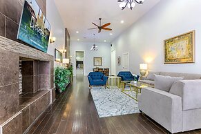 Downtown Spacious Suites by Hosteeva