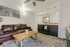 Downtown Spacious Suites by Hosteeva