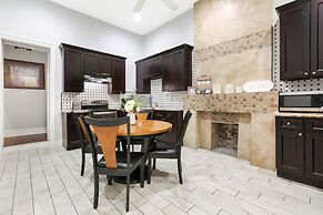Downtown Spacious Suites by Hosteeva