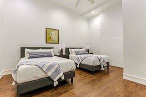 Downtown Spacious Suites by Hosteeva