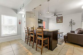 Downtown Spacious Suites by Hosteeva