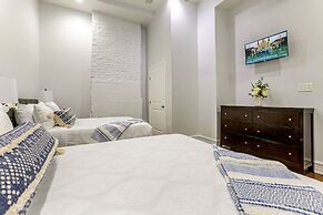 Downtown Spacious Suites by Hosteeva