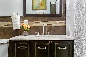 Downtown Spacious Suites by Hosteeva