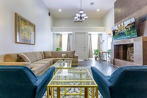 Downtown Spacious Suites by Hosteeva