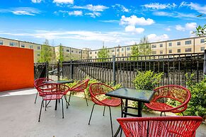 Downtown Spacious Suites by Hosteeva