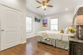 Downtown Spacious Suites by Hosteeva