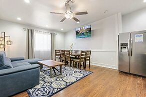 Downtown Spacious Suites by Hosteeva