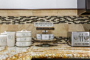 Downtown Spacious Suites by Hosteeva