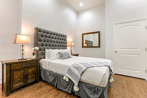 Downtown Spacious Suites by Hosteeva