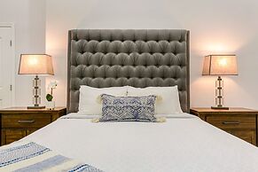 Downtown Spacious Suites by Hosteeva