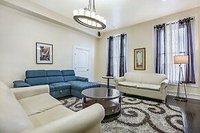 Downtown Spacious Suites by Hosteeva