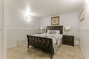 Downtown Spacious Suites by Hosteeva