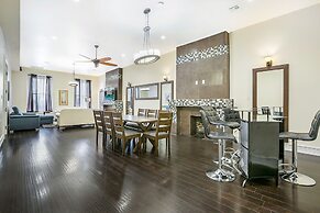 Downtown Spacious Suites by Hosteeva