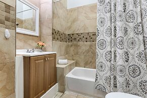 Downtown Spacious Suites by Hosteeva