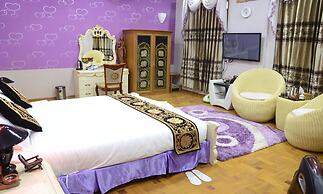 Mandalay Kandawgyi Inn