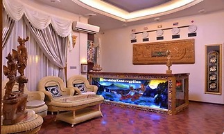 Mandalay Kandawgyi Inn