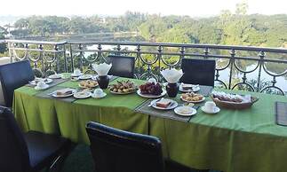 Mandalay Kandawgyi Inn