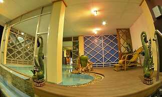 Mandalay Kandawgyi Inn