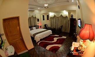 Mandalay Kandawgyi Inn