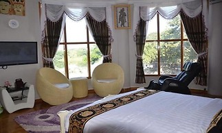 Mandalay Kandawgyi Inn