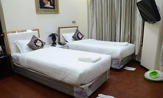 Mandalay Kandawgyi Inn