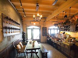 Niras Bankoc Cultural Hostel