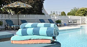 Inn at Huntingfield Creek