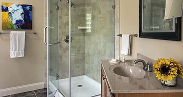 Inn at Huntingfield Creek