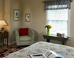 Inn at Huntingfield Creek