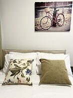 Ha-Carmel Market Apartment