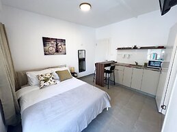 Ha-Carmel Market Apartment
