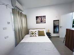 Ha-Carmel Market Apartment