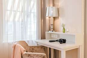 Tides Boutique Hotel