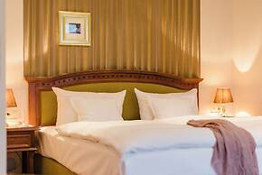 Tides Boutique Hotel