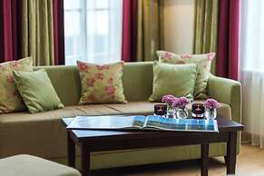Tides Boutique Hotel