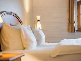 Tides Boutique Hotel