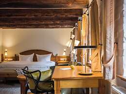 Tides Boutique Hotel