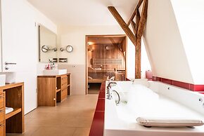 Tides Boutique Hotel