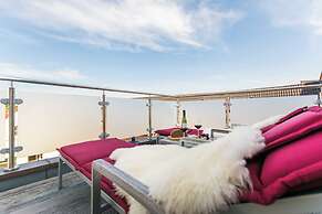 Tides Boutique Hotel