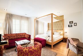 Tides Boutique Hotel