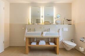 Tides Boutique Hotel