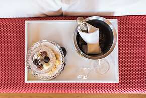 Tides Boutique Hotel