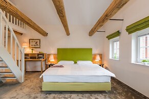 Tides Boutique Hotel