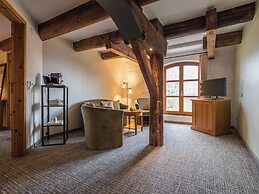 Tides Boutique Hotel
