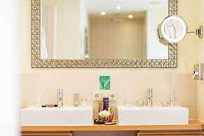 Tides Boutique Hotel