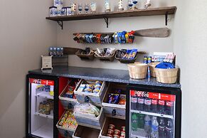 Anchored Inn at Hidden Harbour Marina