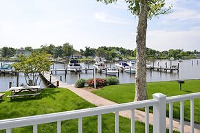 Anchored Inn at Hidden Harbour Marina