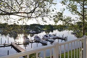 Anchored Inn at Hidden Harbour Marina